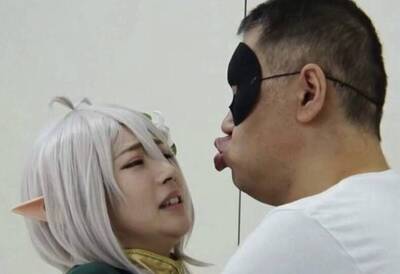 （影）錢難賺！AV女優激戰胖大叔 「嫌棄表情」太真實網笑翻