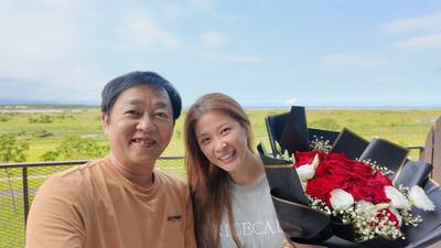 李燕再婚2年  甜蜜同框老公慶祝棉婚