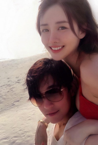 遭爆9年婚變！賴琳恩美胸緊黏帥尪陳乃榮親自回應了