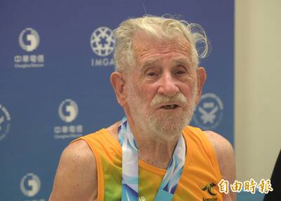 厲害了！昆凌90歲爺爺世壯運擲鐵餅又奪金 與周杰倫私下互動曝光