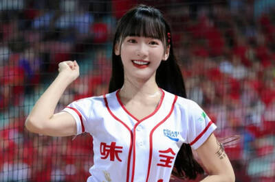 小龍女昆娜爆「不倫」風波 社群1變動遭疑退隊