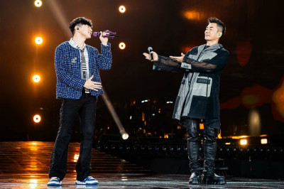 金曲歌王人生首場歌唱賽「巨星」評審現身 竟是五月天貴人