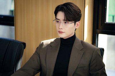 IU忙完換男友上工！李鍾碩苦撐9年自爆「職業倦怠」