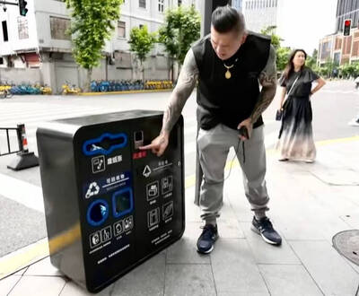 館長遊中國什麼都說讚 他自認更有資格