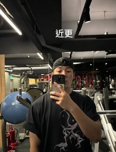 許光漢退伍倒數  激曬精壯養眼照