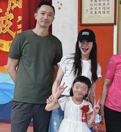 楊千霈離婚5個月同框前夫 合體「愛女畢業典禮」淚流不止