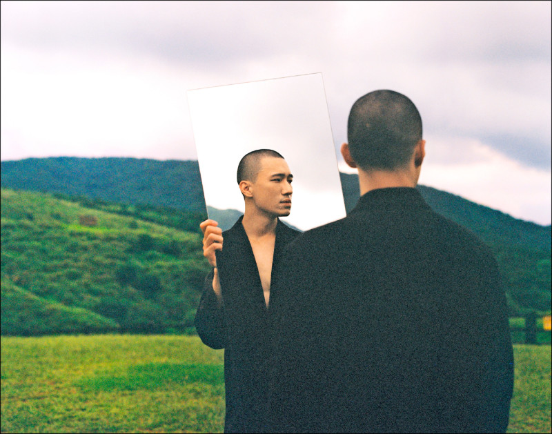 山姆重製百萬單曲 拚金曲緊張斷網