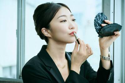 空姐變藝人  超狂發言：收經濟艙名片只想丟掉