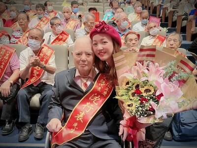 金曲歌后秀蘭瑪雅心碎 模範父親辭世享耆壽95歲