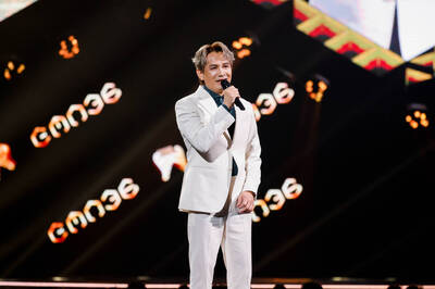 金曲》羅文裕大出包!失誤搶話「打斷旁白」觀眾傻眼:沒主持人出事了