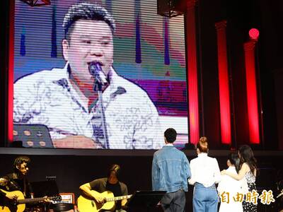 金曲》馬兆駿得特別貢獻獎！9旬老母台下掉淚 巫啟賢致敬故友