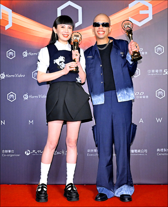 金曲歌王呂士軒 歌后魏如萱 李竺芯抱年度專輯3大獎