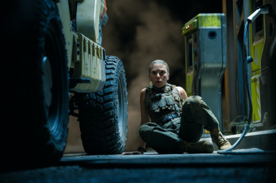 (影)開演5分鐘領便當也要演!黑寡婦《侏羅紀世界:重生》強到根本無所不能