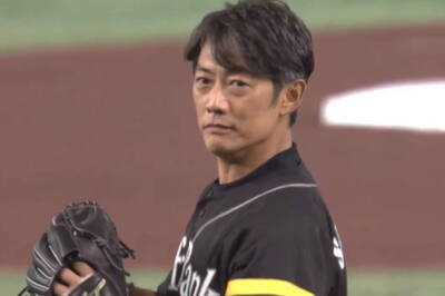 反町隆史為日職軟銀鷹開球 嗨喊：讓我們興奮起來