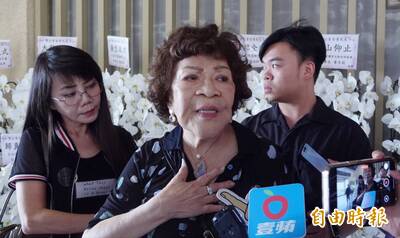 昔婚內出軌！周遊憾別前夫 告別式驚見自己「被除名」：兒子曾恨我