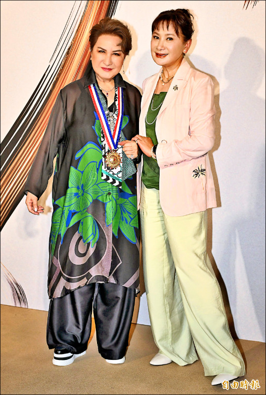 楊麗花獲文化獎 霸氣喊「歌仔戲不老」