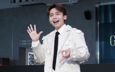 黃豪平撿到死亡筆記本？ 竟有「超毛」未來事項 網瘋狂討論