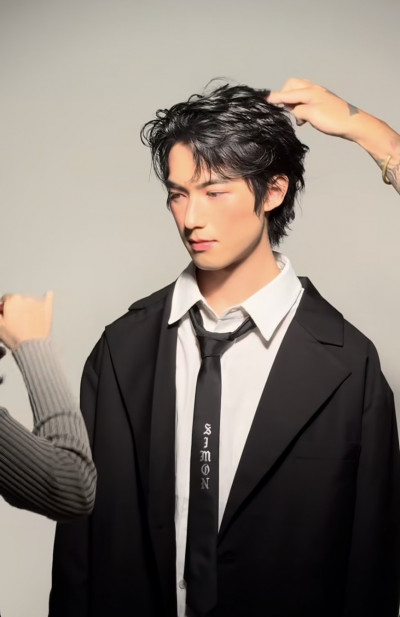 鄭運鵬帥兒回來了！德德低調神隱1年 復出上工變這樣