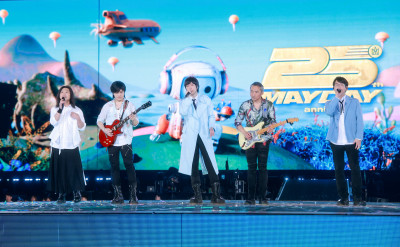 五月天很懂喔！講「來都來了」笑翻4萬人 團長口誤被虧想GD