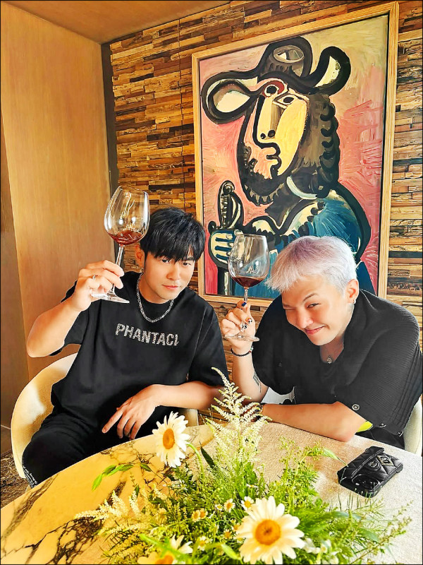 周杰倫揪GD豪宅賞畫 台韓天王夢幻聯動有譜