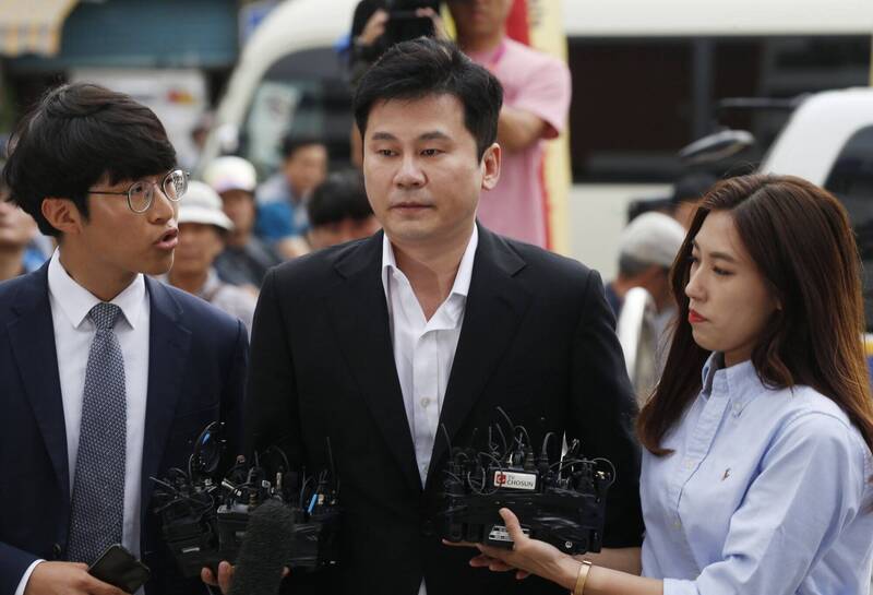 YG創辦人梁鉉錫恐嚇檢舉人 判刑6月緩刑1年