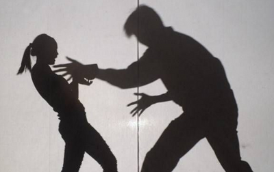 臨演遭12人性侵輕生！調查要求畫下體 母淚訴：警察殺了她