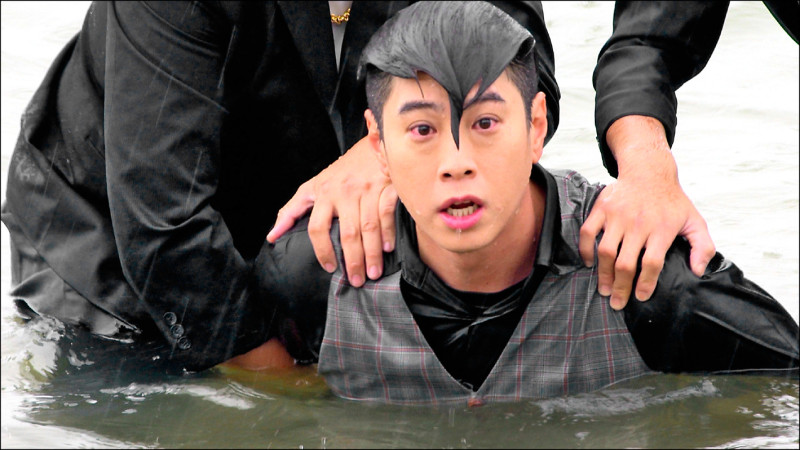 吳東諺被強壓頭浸海水 賴慧如不敢尿在海裡