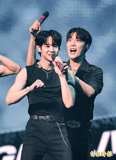 HIGHLIGHT好卑微？尹斗俊出道16年哀求台粉：拜託開手機燈