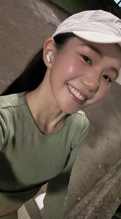 家寧被起訴還是很大聲   連發自拍曬近況