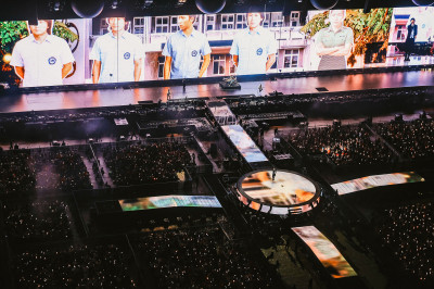 五月天怪獸台上落淚嚇壞歌迷 親人離世仍完成巡演讓人心疼