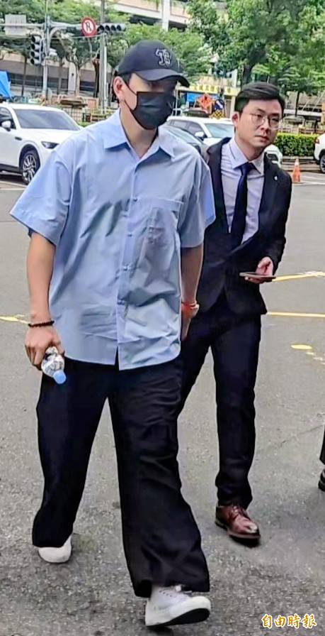 涉擅查個資 王大陸二度開庭不發一語