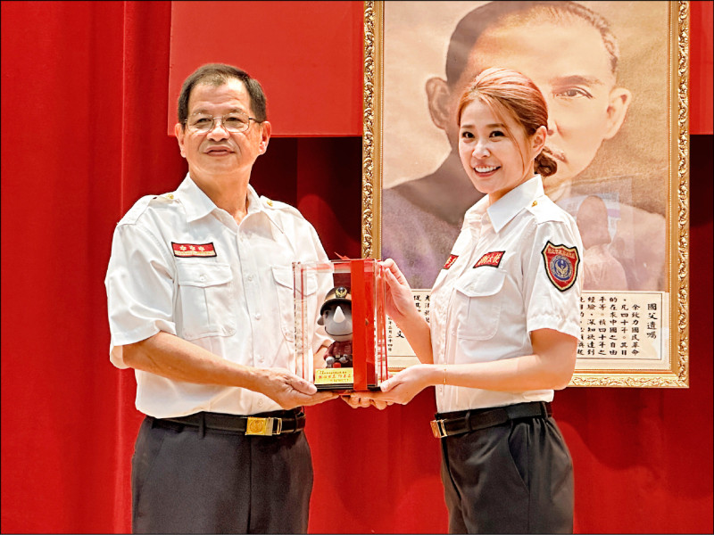 李燕捐贈消防救災設備  期盼演出軍警消