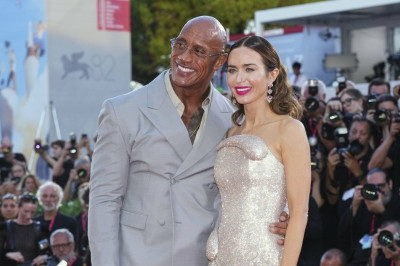 巨石強森影展爆哭畫面曝光！新片獲15分鐘掌聲要衝奧斯卡了？