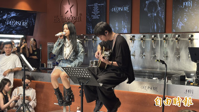 （影）大咖天后突襲信義區 蔡依林寵粉全被拍意外忘詞反應曝光