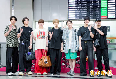 瀧澤秀明來台！子弟兵IMP.現身松山機場 300人意外接到黃國昌