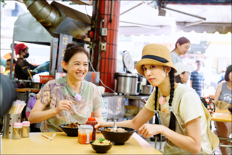 陳庭妮帶阿寶回東勢 驚爆和胡宇威童年是鄰居