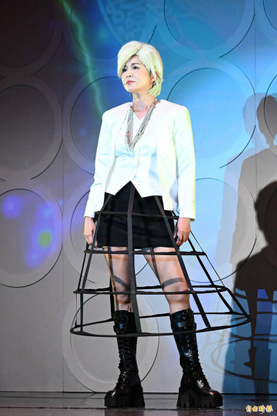 換5.2萬元iPhone17根本不用掙扎！吳怡霈「60張兆豐金」股利就進帳9萬元