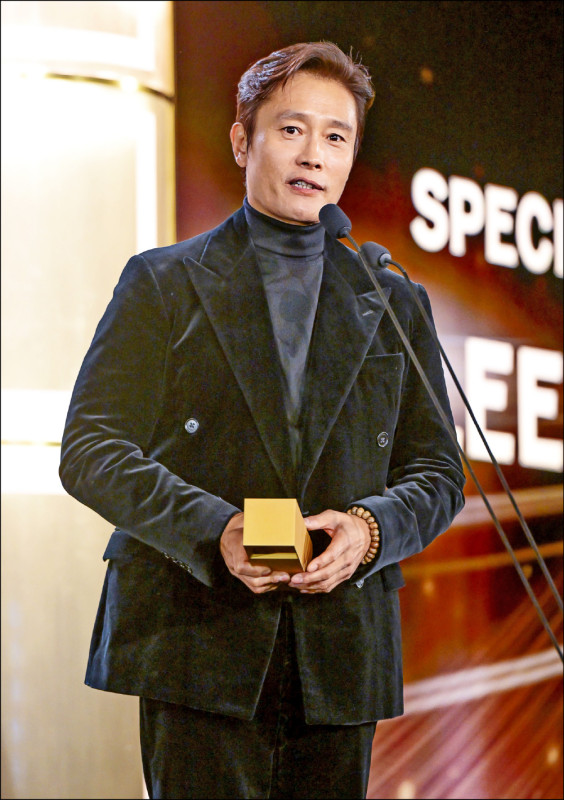 （韓星第一人）李炳憲獲多倫多影展特別貢獻獎   感恩朴贊郁提攜