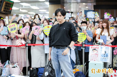 助陣樂天桃猿！中島健人抵台500粉接機 王子降臨狂丟飛吻