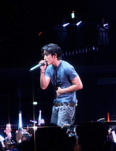 婁峻碩為了離世摯愛哭了！演唱會唱一半出狀況中斷6分鐘