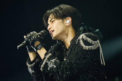 （直擊）中島健人脫浴袍！露大肌肌香汗淋漓：ㄟ我是大明星嗎？