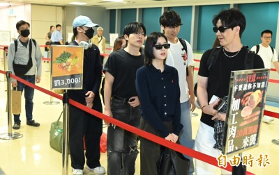 （影）好香！權恩妃抵台不走VIP 路人全上前圍觀