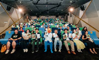 雄影「套票」搶光！頂樓變裝王登場  80歲影迷答題嗨翻