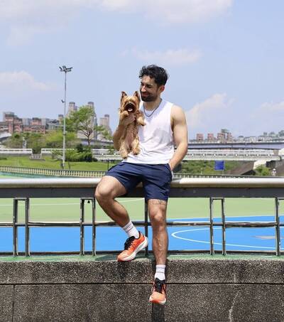 愛中文愛到出節目!YTR酷花「500萬」拍企劃 網讚「根本在看Netflix」