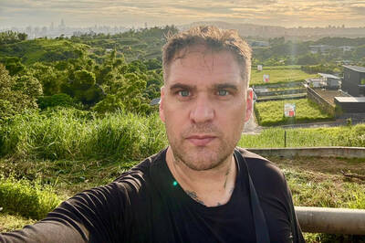 (影)《中文怪物》英網紅曝學音調「沒屁用」 原因一說網友全懂