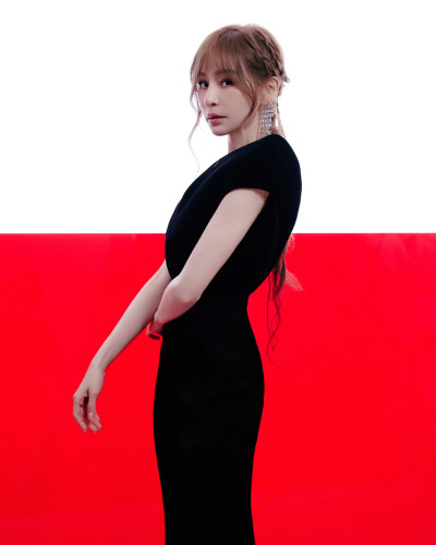 王心凌捐百萬助花蓮救災後典雅現身 喊話想和老朋友重逢