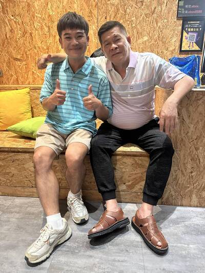 兩人合計欠債逾3億!馬國畢曬與澎恰恰合照 自嘲「負負得正」