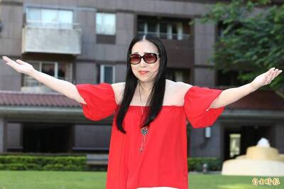 許純美消失演藝界  腫一圈現身街頭