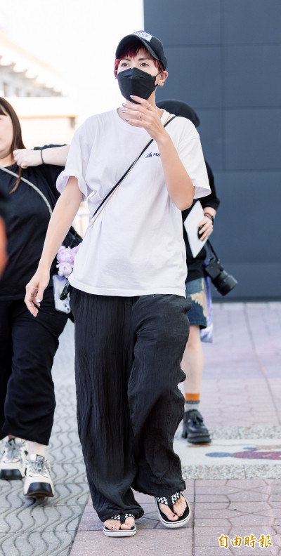 （獨家直擊）NANA來了！土屋安娜暌違6年抵台 一路簽名拍照到上車超暖