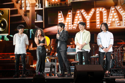 （影）錦雯不要看！唱6字罰5萬 金曲歌后現身五月天場子唱整首